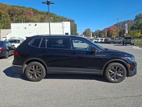 Used 2022 Volkswagen Tiguan SE image 9