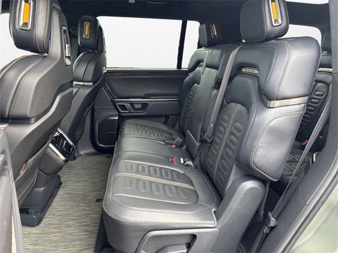 Used 2023 Rivian R1S Launch Edition image 13