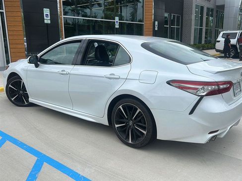 Used 2018 Toyota Camry XSE FWD image 5