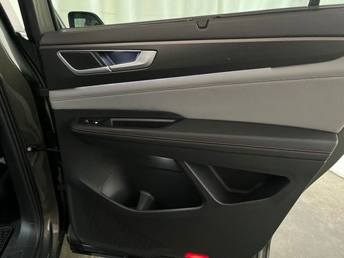 Certified 2024 Volkswagen Atlas Peak Edition SE image 25