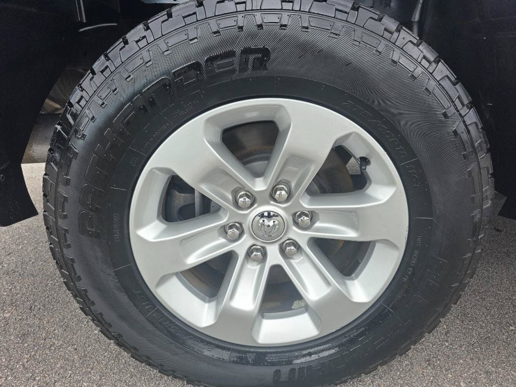 Used 2019 RAM 1500 Laramie AWD/4WD image 25