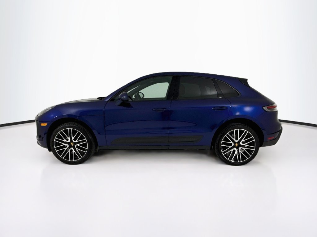 Certified 2025 Porsche Macan AWD/4WD image 2