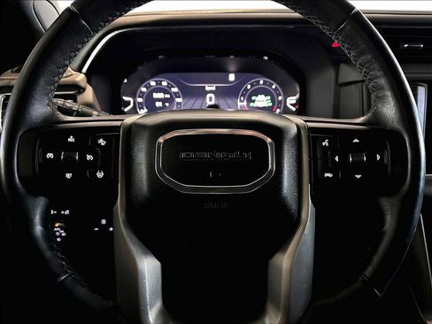 Used 2023 GMC Yukon XL Denali w/ Advanced Technology Package AWD/4WD image 18