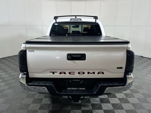 Used 2020 Toyota Tacoma SR5 RWD image 4