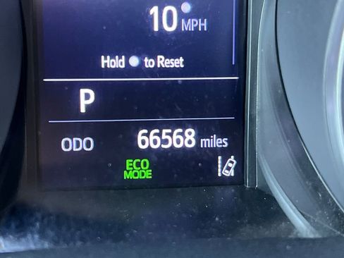 Used 2020 Toyota C-HR XLE image 28