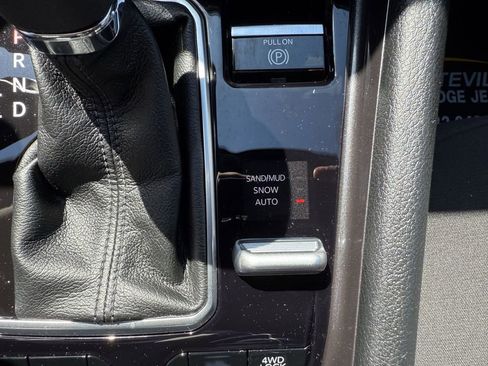 Used 2025 Jeep Compass Sport image 37