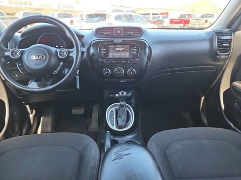 Used 2019 Kia Soul FWD image 18