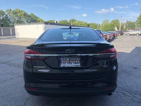 Used 2017 Ford Fusion SE w/ Equipment Group 201A FWD image 6