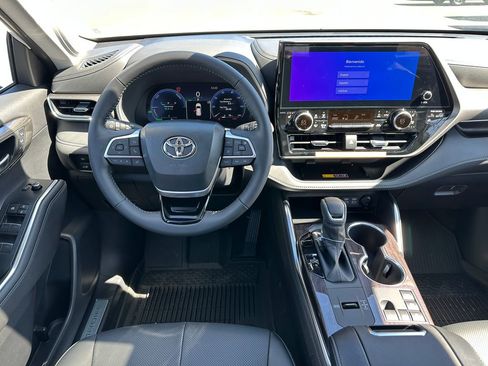 New 2026 Toyota Highlander Limited image 16
