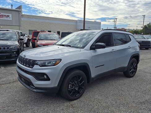 New 2025 Jeep Compass Latitude image 4
