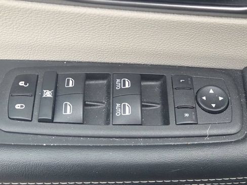 Used 2023 Chrysler Pacifica Touring-L FWD image 27