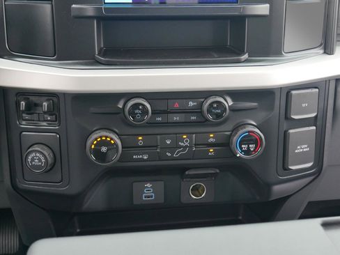 New 2025 Ford F250 XL w/ XL Chrome Package image 38