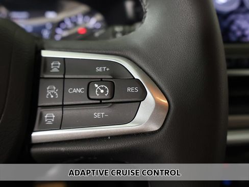 Used 2025 Jeep Compass Limited AWD/4WD image 3