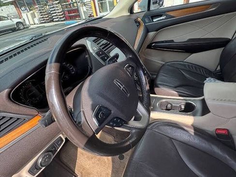 Used 2017 Lincoln MKC Select w/ Select Plus Package FWD image 11
