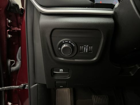 Used 2023 Jeep Grand Cherokee Laredo image 86