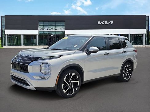 Used 2022 Mitsubishi Outlander SE AWD/4WD image 2