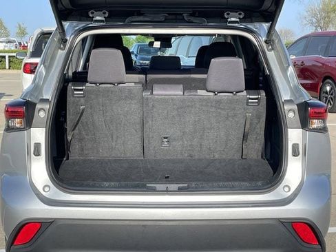 Used 2024 Toyota Highlander LE AWD/4WD image 29