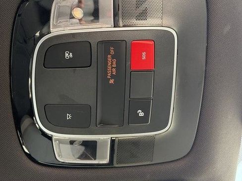 Used 2025 Hyundai Santa Cruz SE image 15