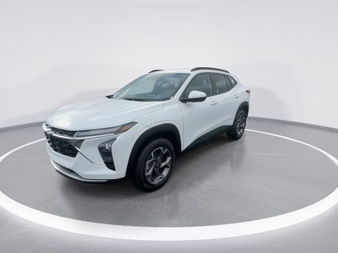 New 2026 Chevrolet Trax LT w/ Driver Confidence Package image 4