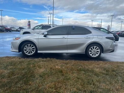 Used 2023 Toyota Camry LE image 6