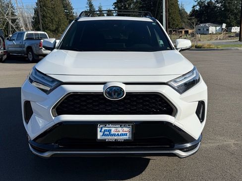 Used 2022 Toyota RAV4 SE w/ Weather & Moonroof Package image 8