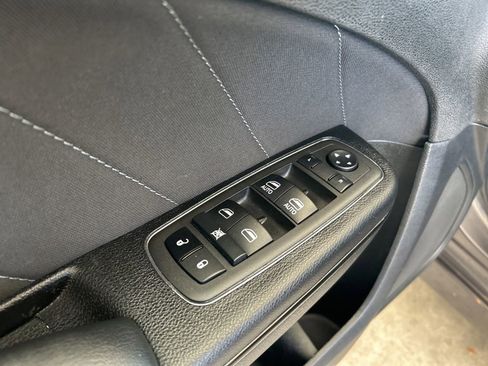 Used 2022 Dodge Charger R/T w/ Blacktop Package image 41