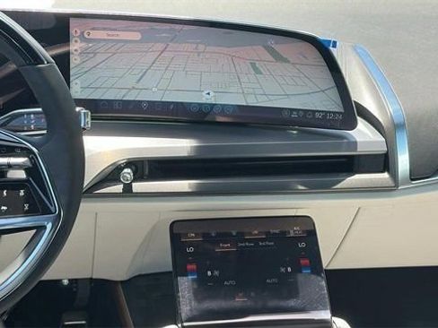 New 2026 Cadillac Vistiq Luxury image 17