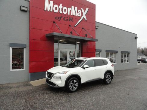 Used 2023 Nissan Rogue SV w/ SV Premium Package image 1