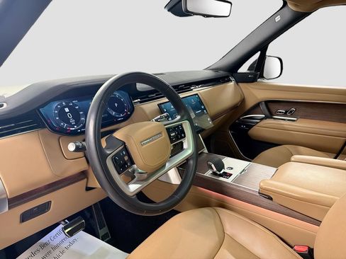 Used 2025 Land Rover Range Rover Long Wheelbase SE AWD/4WD image 4