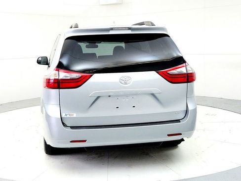 Used 2020 Toyota Sienna LE FWD image 5