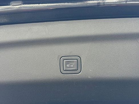 Used 2024 GMC Yukon XL Denali w/ Advanced Technology Package image 14