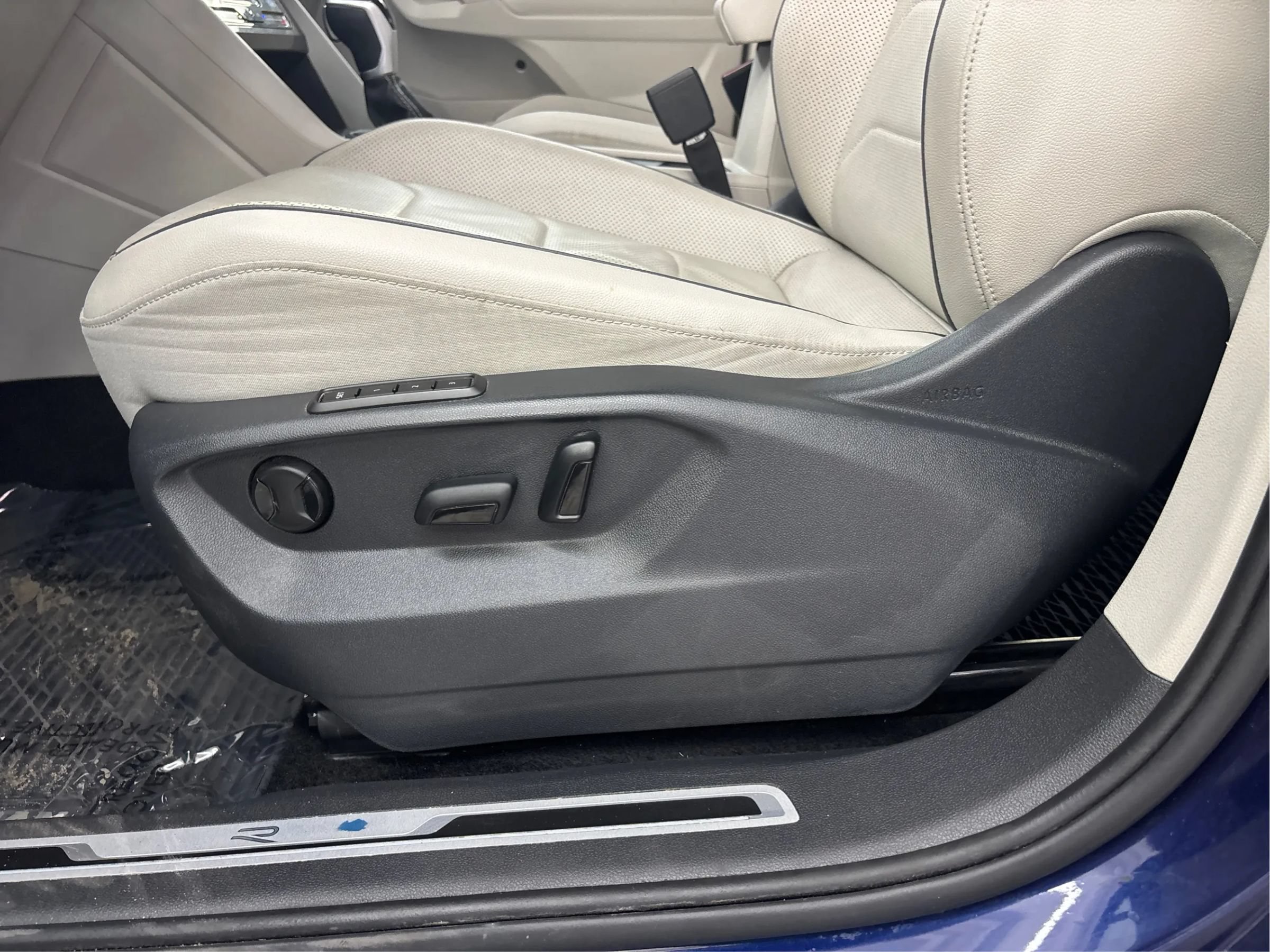 Used 2022 Volkswagen Tiguan SEL R-Line AWD/4WD image 24