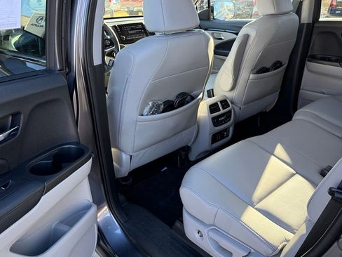 Used 2019 Honda Pilot Touring image 13