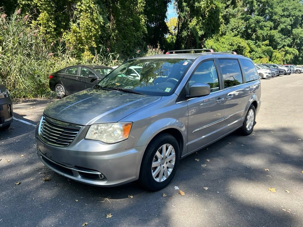 Used 2013 Chrysler Town & Country Touring FWD image 7