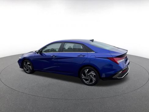 Used 2025 Hyundai Elantra SEL image 10