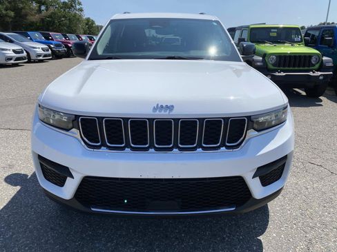 Certified 2023 Jeep Grand Cherokee Laredo w/ Luxury Tech Group I AWD/4WD image 10