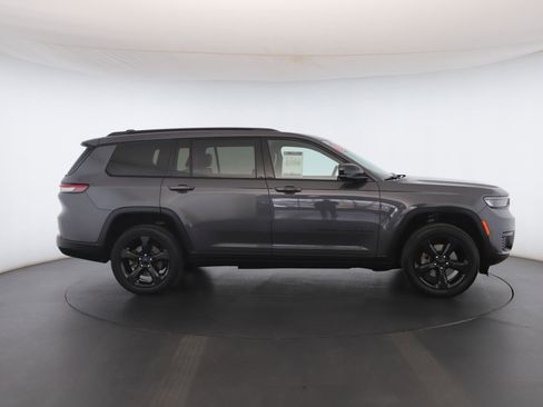 Used 2023 Jeep Grand Cherokee L Laredo image 24