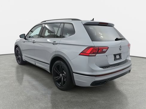 Certified 2023 Volkswagen Tiguan SE R-Line image 5