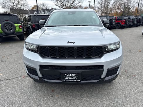 Used 2023 Jeep Grand Cherokee L Limited w/ Black Appearance Package image 9