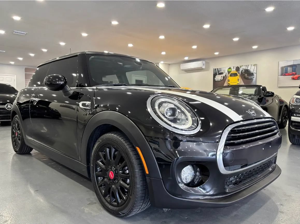 Used 2019 MINI Cooper 2-Door Hardtop w/ Premium Package FWD image 1