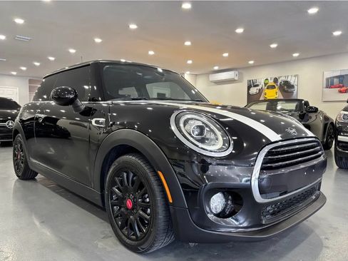 Used 2019 MINI Cooper 2-Door Hardtop w/ Premium Package FWD image 1