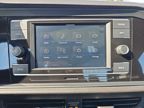 Used 2022 Volkswagen Jetta SE w/ Panoramic Sunroof Package image 19