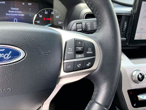 Used 2024 Ford Explorer XLT w/ Equipment Group 202A AWD/4WD image 18