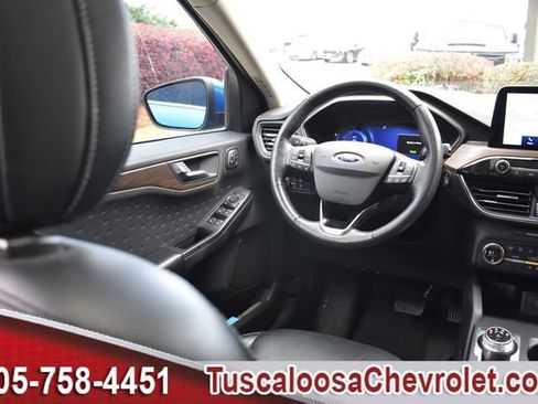 Used 2020 Ford Escape Titanium image 29
