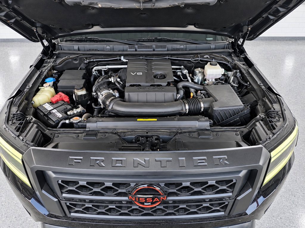 Used 2022 Nissan Frontier Pro-X RWD image 9