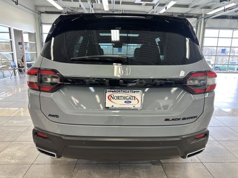 Used 2025 Honda Pilot Black Edition image 15