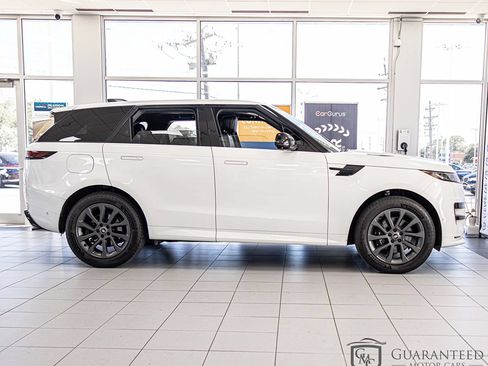 Used 2024 Land Rover Range Rover Sport Dynamic SE AWD/4WD image 9