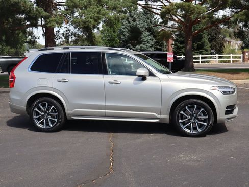 Used 2018 Volvo XC90 T6 Momentum w/ Convenience Package AWD/4WD image 3
