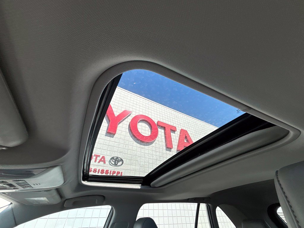 Used 2022 Toyota RAV4 Limited AWD/4WD image 17