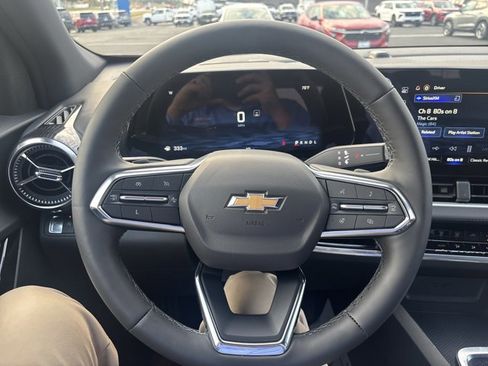 Used 2025 Chevrolet Equinox LT image 16